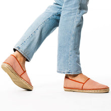 Ladda upp bild till gallerivisning, Röd vit randiga espadriller. Orange färgade handgjorda espadriller