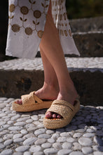 Ladda upp bild till gallerivisning, Flätad raffia slide sandal
