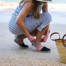 Ladda upp bild till gallerivisning, Svarta Lace up flat
