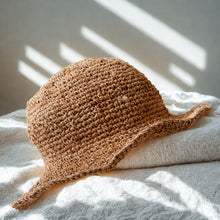 Ladda upp bild till gallerivisning, Handvirkad solhatt i hampa
