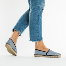 Load image into Gallery viewer, Blå vit randiga espadriller från from astrid with till jeans

